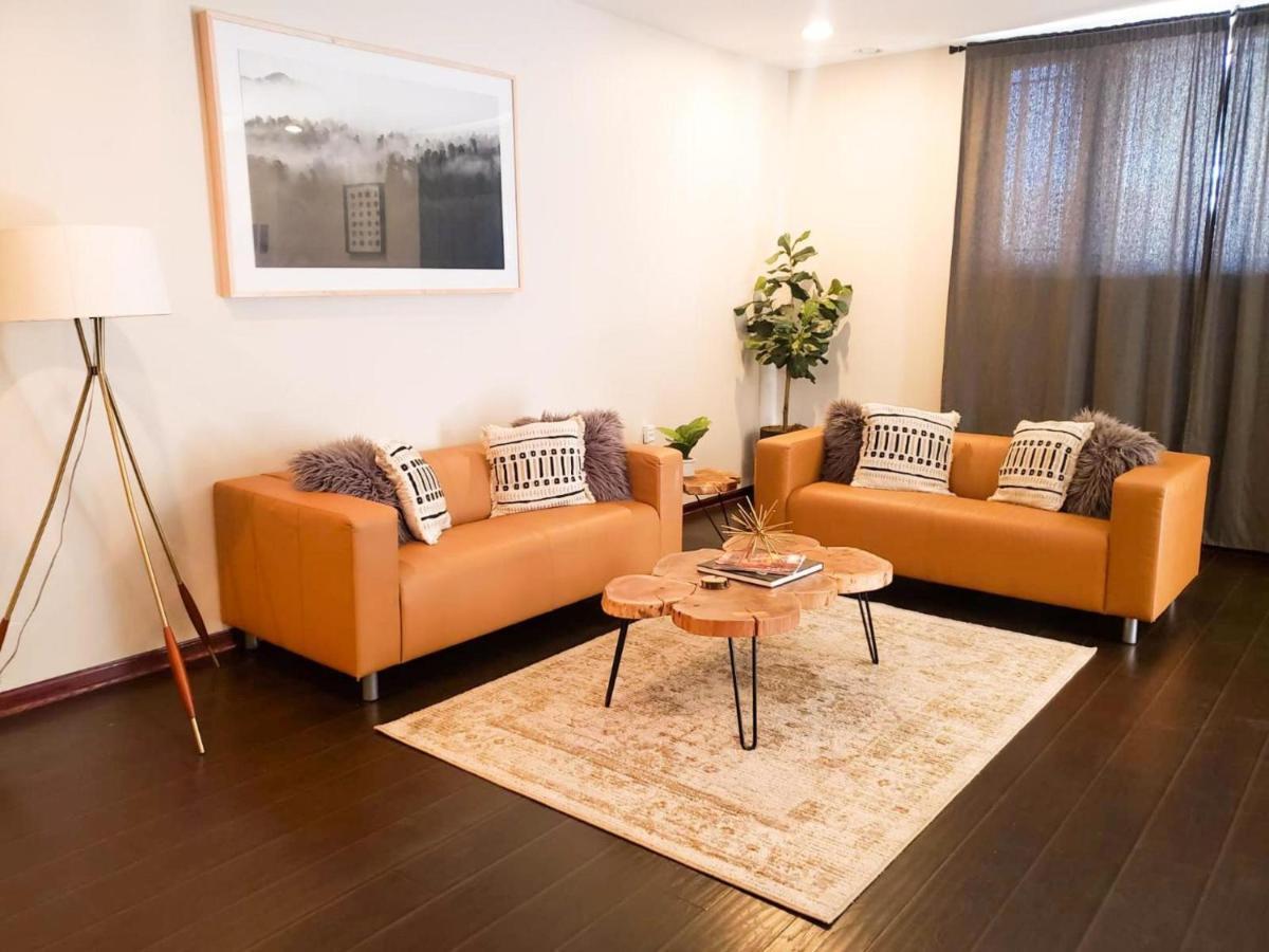 2Br Airy & Tidy Apt With Free Covered Parking - Central Modern Chicago Exterior foto