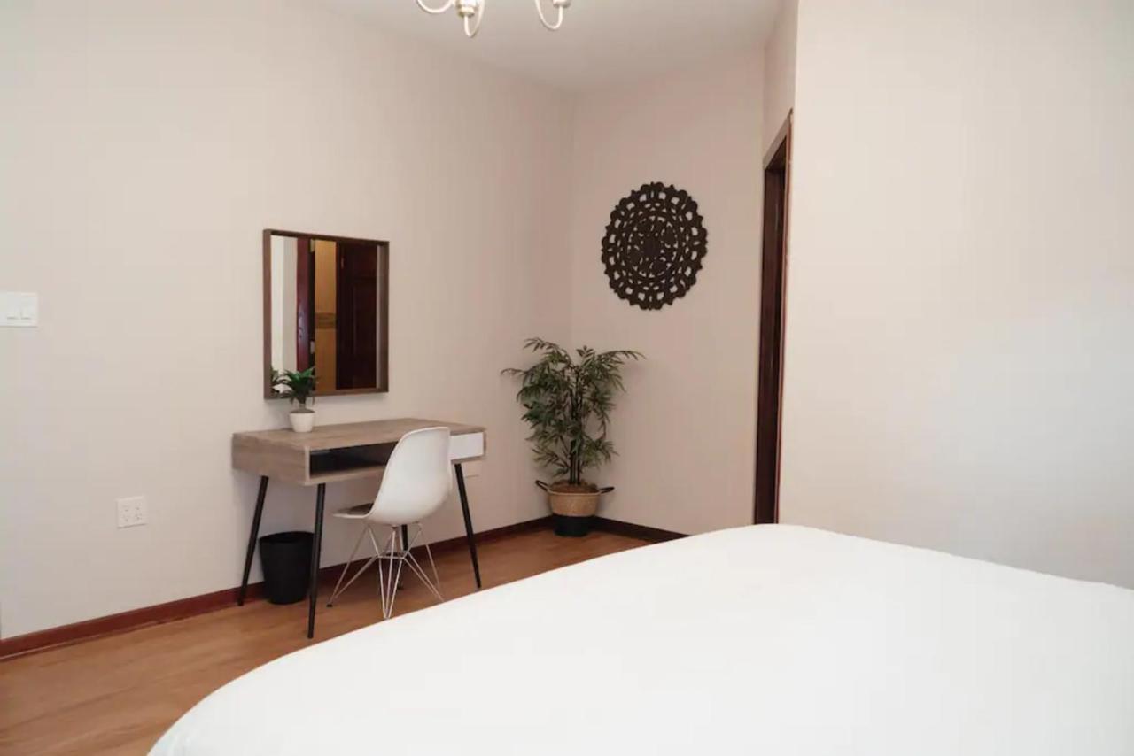 2Br Airy & Tidy Apt With Free Covered Parking - Central Modern Chicago Exterior foto