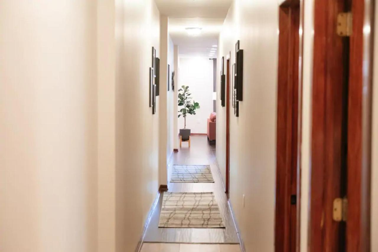 2Br Airy & Tidy Apt With Free Covered Parking - Central Modern Chicago Exterior foto